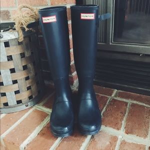 Navy blue, tall hunter boots
